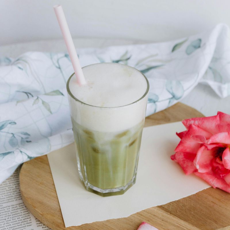 latte boisson matcha aroma paille lait mousseur sain bien-être santé antioxydant