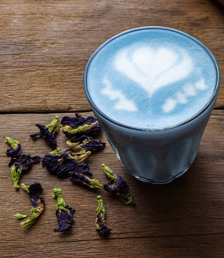 Blue matcha latte - Matcha bleu - Aroma Matcha - Fleurs de petit pois
