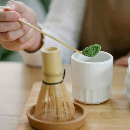 chashaku accessoire thé matcha cuillère dose doseuse mesure traditionnel bambou fouet chasen aromamatcha