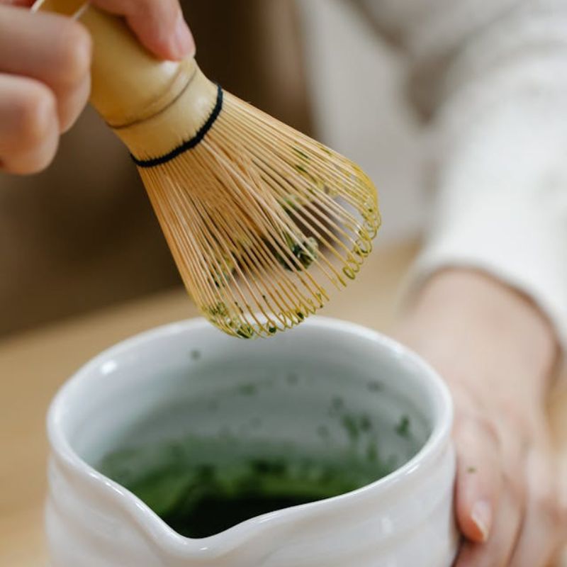 fouet à matcha chasen accessoire traditionnel bambou japonais artisanal préparation thé vert matcha