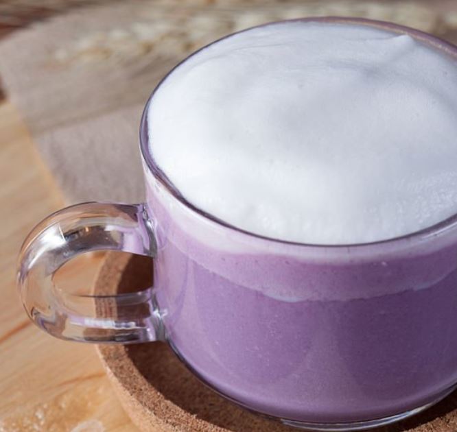ube latte boisson violette naturelle sain bien être tendance 2025 philippine antioxydant vitamines minéraux